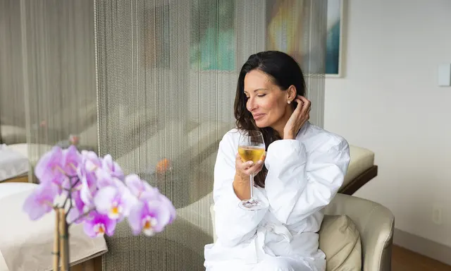 Four Seasons Philadelphia Introduces a Golden Glow Spa Collection Above the City