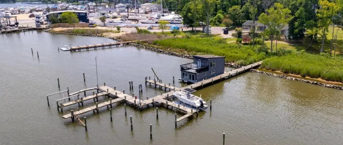 Official image supplied by Hyatt Commercial original photograph of the Misty Morning Marina property accompanying the completed-sale report.