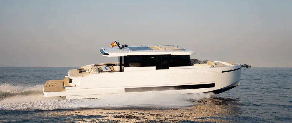 Official press image: Garmin newsroom. Source: https://www.deantonioyachts.com/d-60