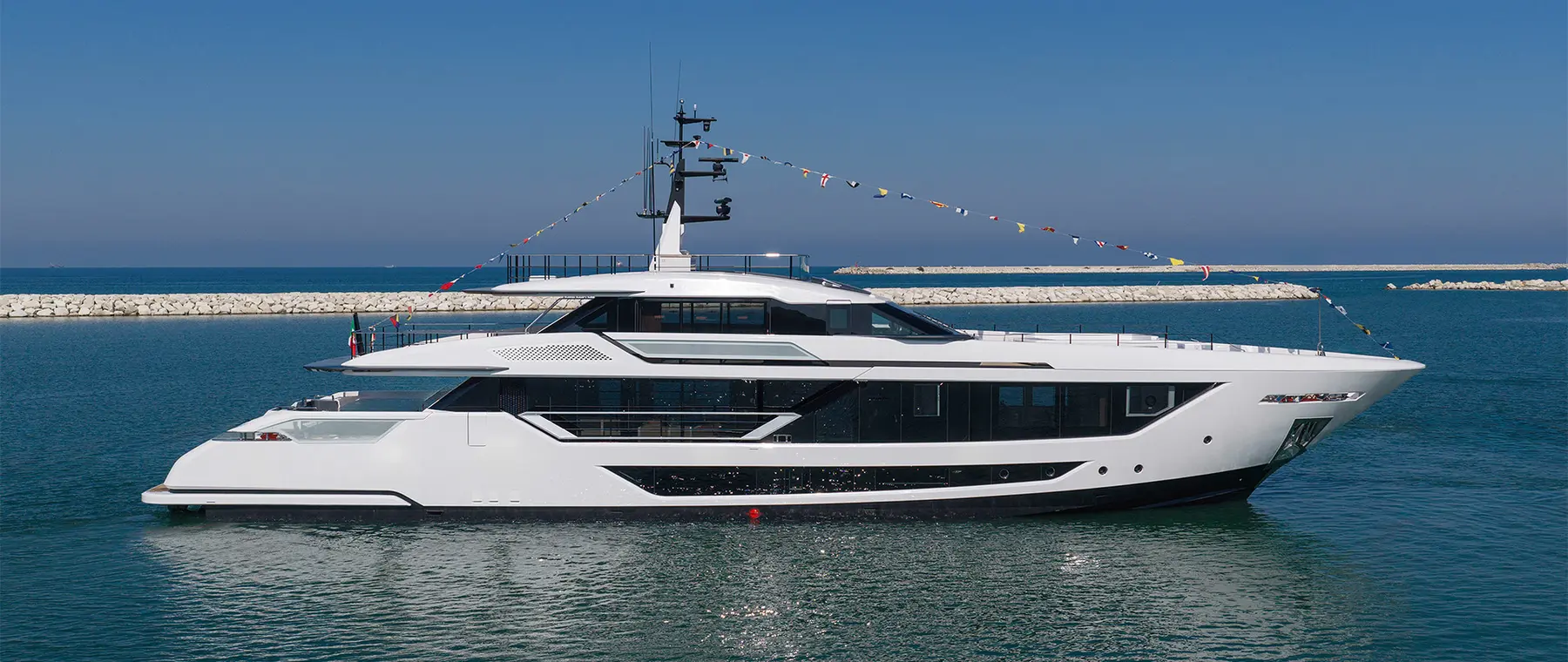 Official image supplied by Ferretti Group — official Custom Line launch photograph.