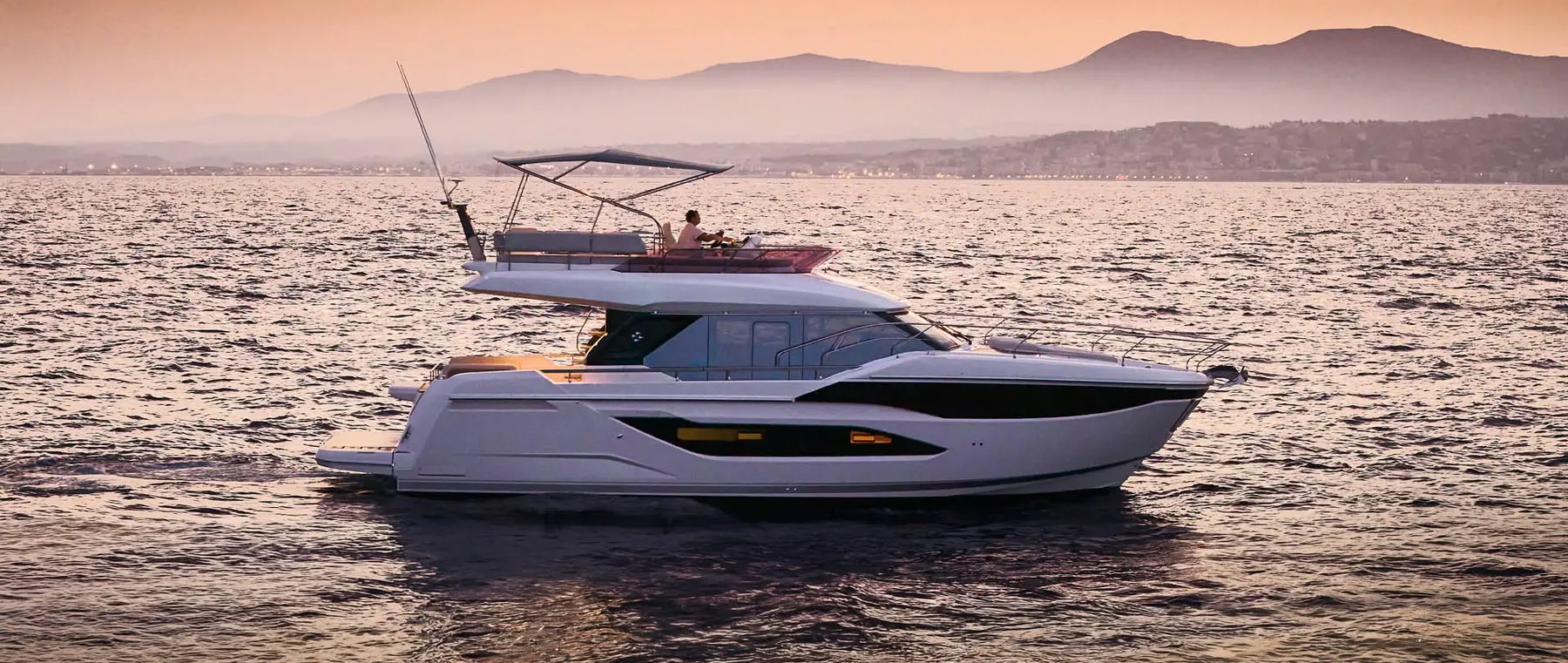 Official image supplied by PRESTIGE Yachts.