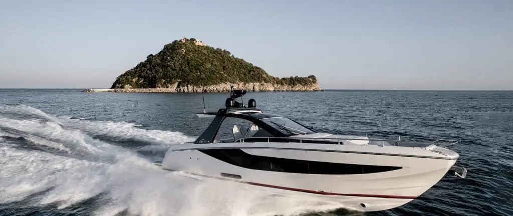 Official image supplied by Azimut Yachts — official Verve 42 running photograph.