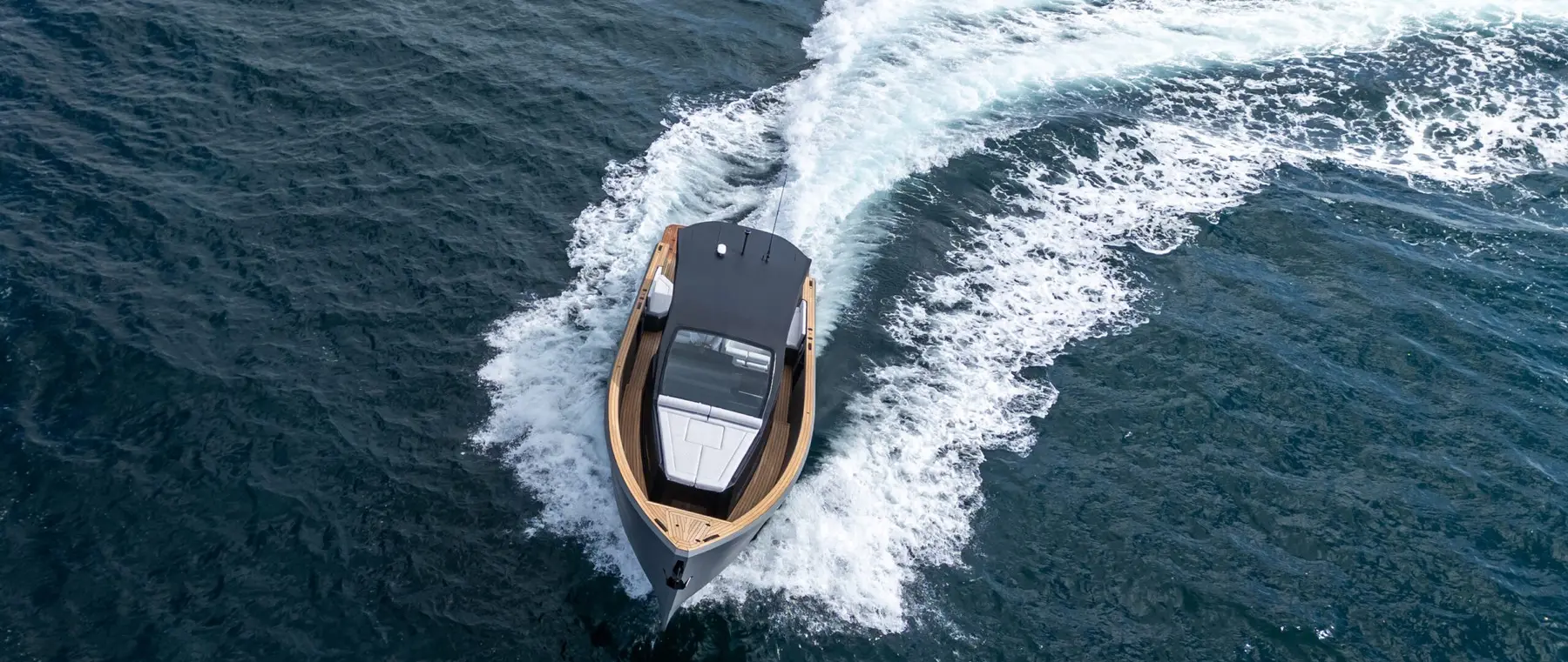 Official image supplied by Maxim Yachts original exterior photography of the MAX43 Comfort, from the builder's official product website.