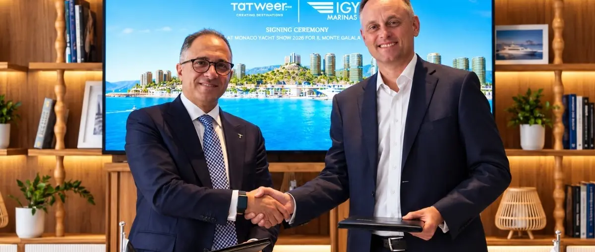 Official image supplied by Original Sculati & Partners photograph of the IL Monte Galala operator contract ceremony, as issued with Marina World coverage.