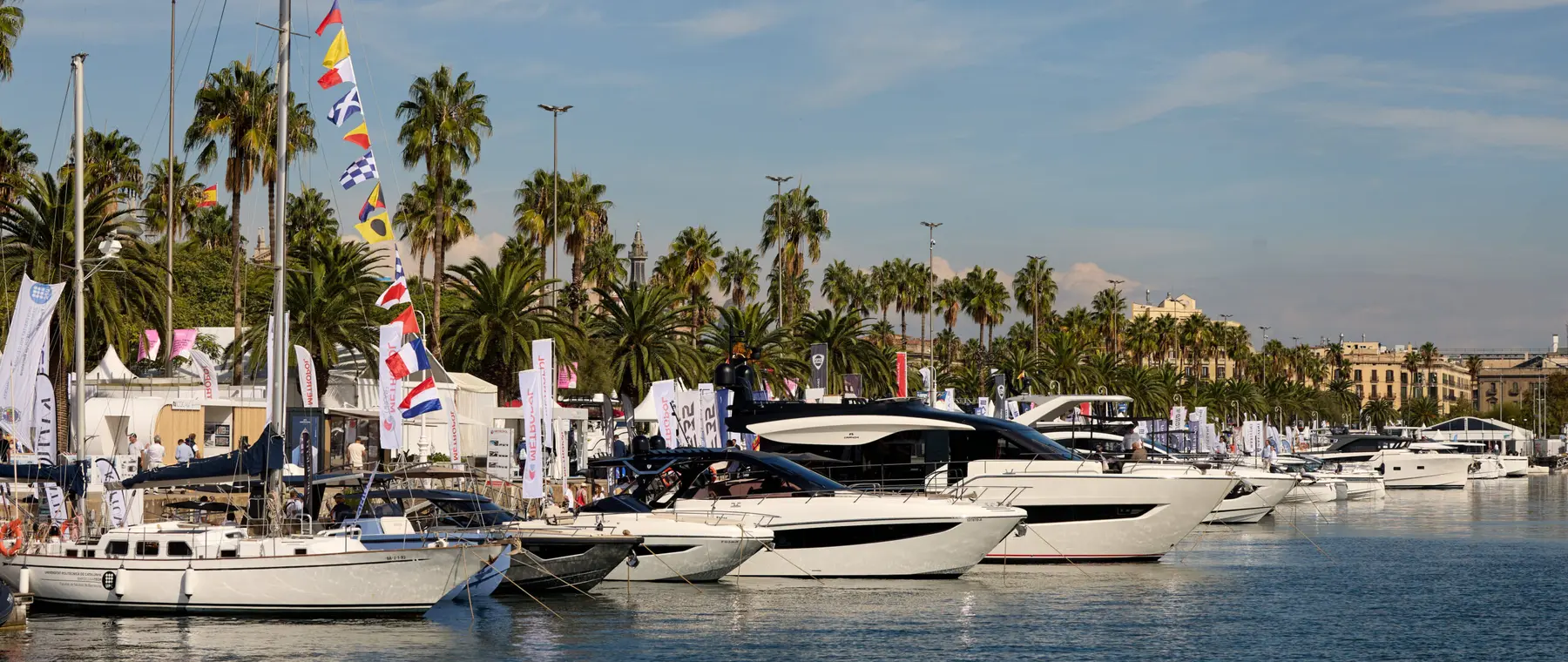 Official image supplied by Fira de Barcelona — official 2026 Barcelona Boat Show gallery photograph of boats in Port Vell.