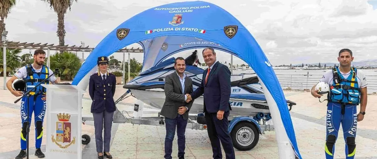 Official image supplied by Yamaha Motor and Polizia di Stato official marine safety programme photograph.