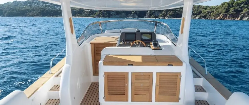 Official press image: Garmin newsroom. Source: https://girbauboats.com/en/boats/g38/
