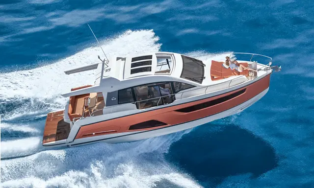 Sealine C430 Offers an Optional Third Cabin in 13.55 Metres