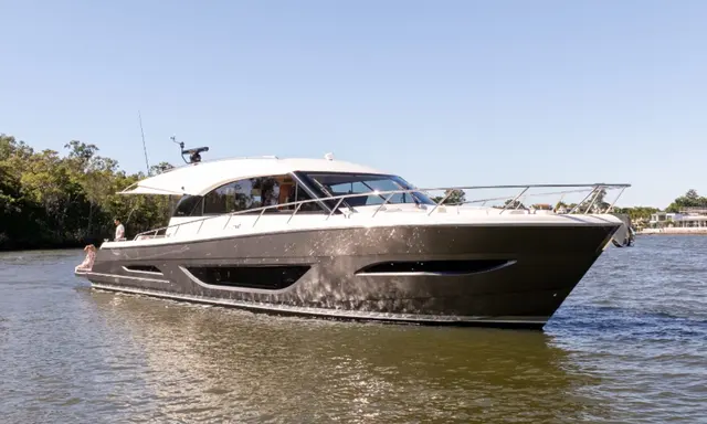 Maritimo S60 Black Edition Makes Single-Level Living the Luxury