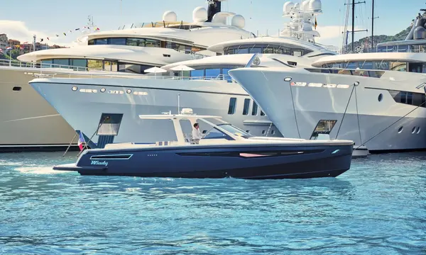 Windy SR44 Blackhawk Offers a 14.46m Chase-Boat Alternative