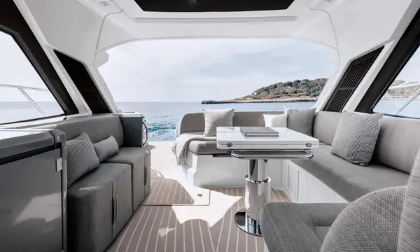 Azimut Atlantis 51 Pairs Sport Cruiser Pace with Three Cabins