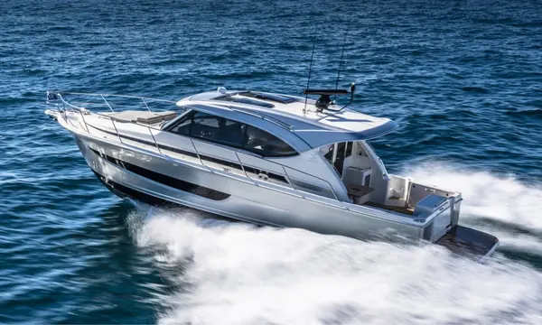 Riviera 395 SUV Turns a 13.27m Hull into a One-Level Coastal Home