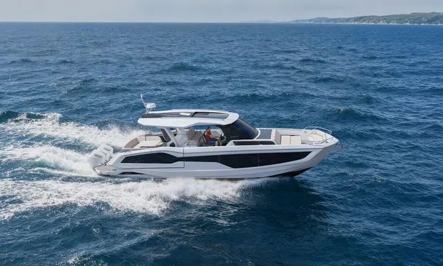 Galeon 435 GTO Expands Its Cockpit with Folding Side Terraces