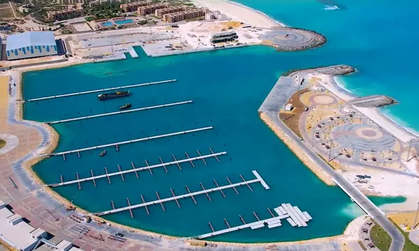 El Alamein Marina Installs 100 Concrete Pontoons on Egypt’s North Coast