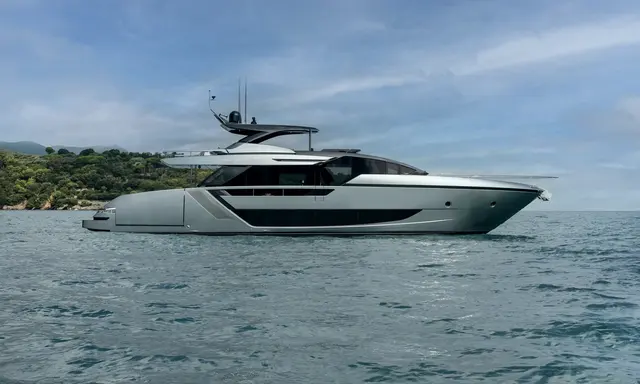 Riva 82 Diva Devotes Its 25m Flybridge to Open-Air Living