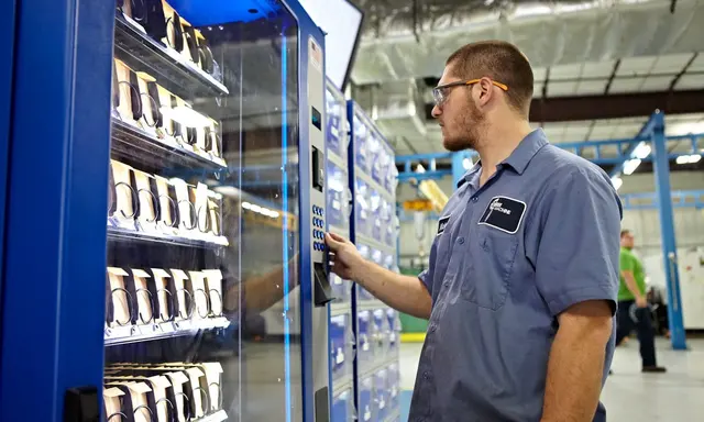 Fastenal Demonstrates RFID Inventory and Vending Systems for Marine Yards