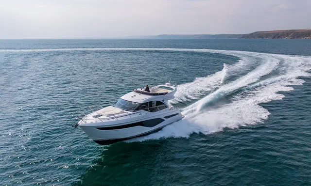Princess F50: A 15.65m Flybridge Yacht Designed for Six