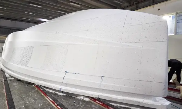 Windy SR77 Hull Mould Heads to Sweden as Flagship Production Advances