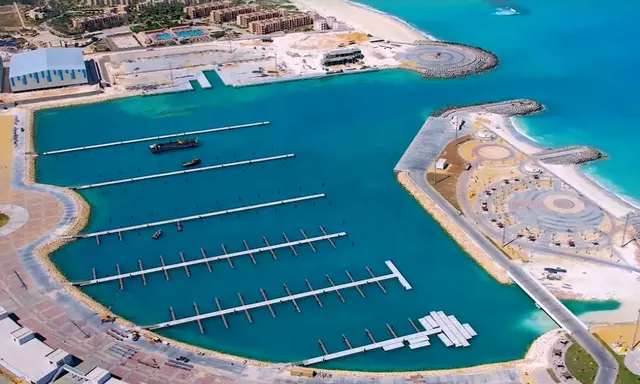 El Alamein Marina Installs 100 Concrete Pontoons on Egypt’s North Coast