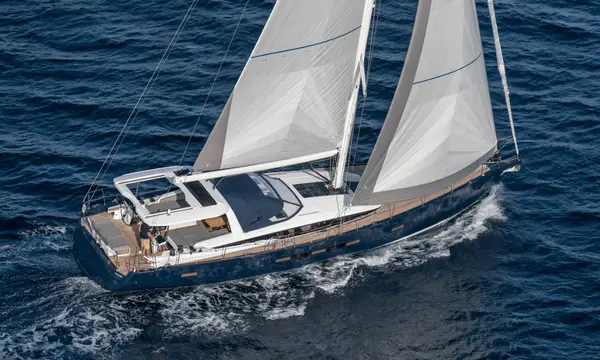 Jeanneau Yachts 55 Brings 16.93m Owner's Suite Sailing to Port Vell