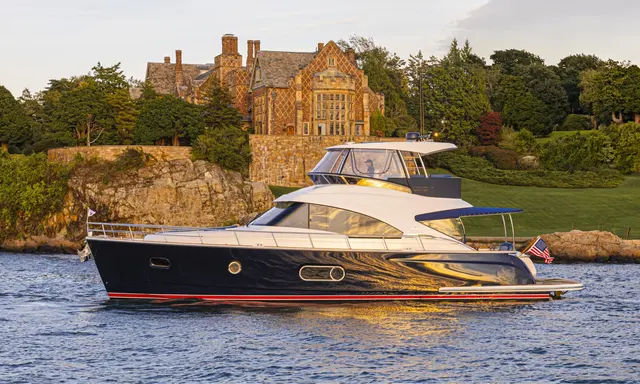 Riviera Belize 55 Daybridge Wins Newport Award for New Powerboats over 35 Feet