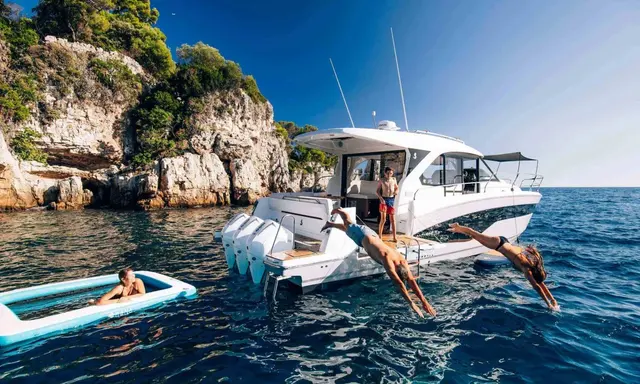 BENETEAU Antares 12 Coupe Offers a Sheltered 12.97m Cruiser at FLIBS