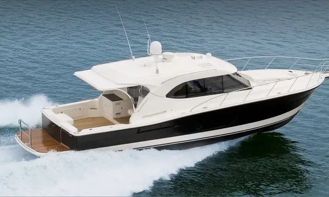 Riviera 445 SUV Blends a 14.56m Cruiser with an Open Cockpit