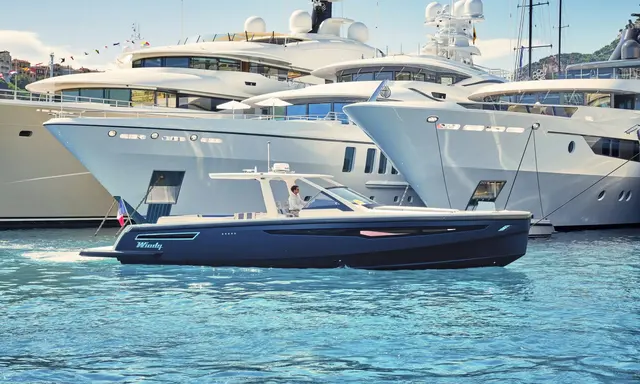 Windy SR44 Blackhawk Offers a 14.46m Chase-Boat Alternative