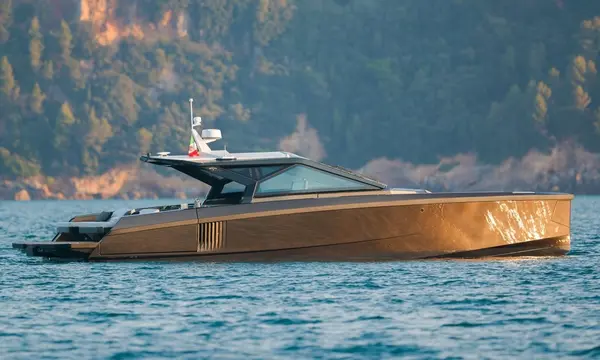 Wallypower50 Blends 36-Knot Performance with Convertible Deck Space