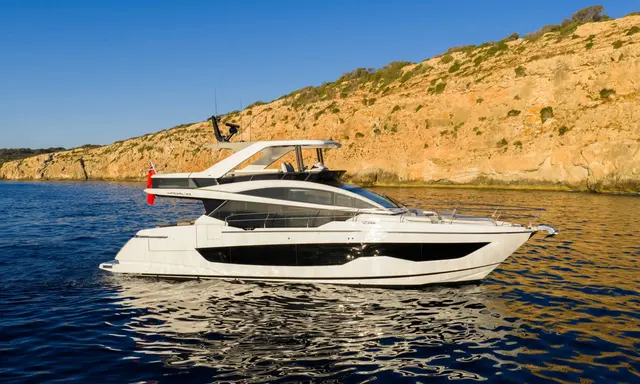 Pearl 63 Offers Four Private Cabins in an 18.61-Metre Flybridge Yacht