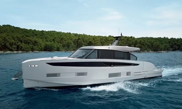 Azimut Seadeck 6: A 17.25m Yacht with a Sea-Level Fun Island
