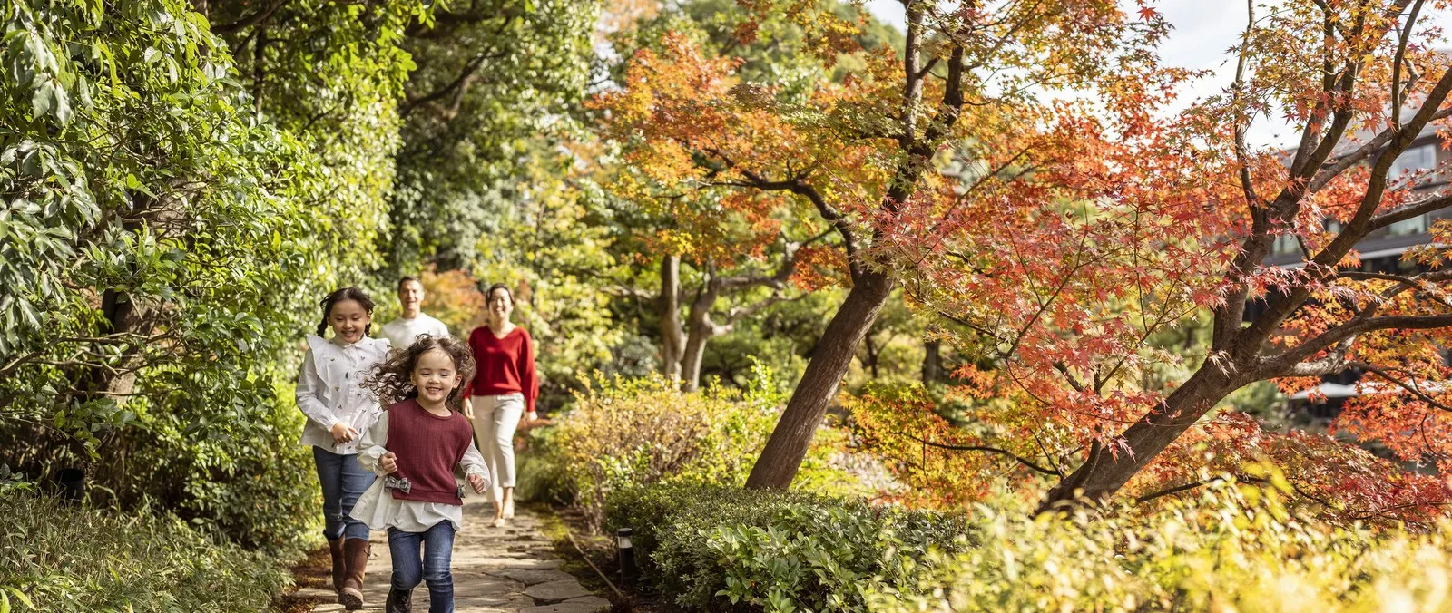 Four Seasons Maps Autumn Travel Across Kyoto, Hangzhou and Thailand