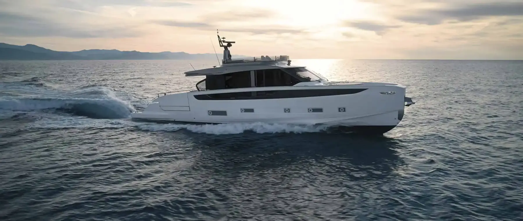 Azimut Seadeck 7 — official manufacturer image