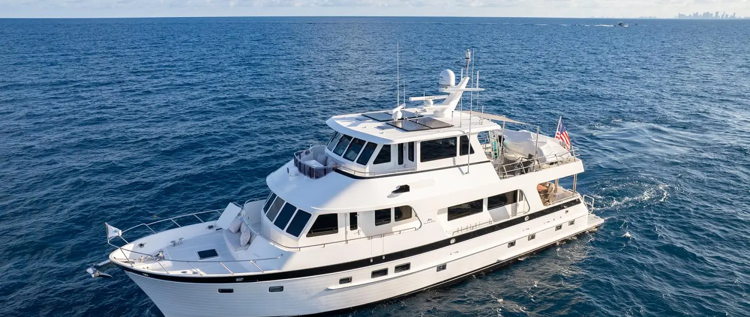 Outer Reef 740 Deluxbridge Motoryacht — official manufacturer image