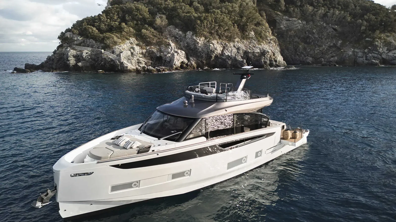 Azimut Seadeck 6 — official manufacturer image