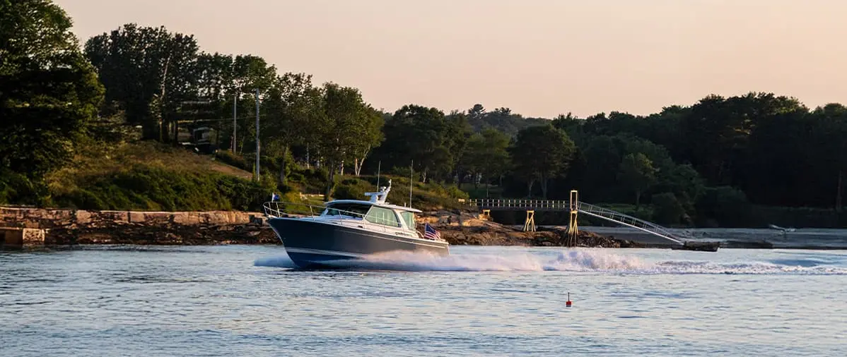 Sabre 43 Salon Express — official manufacturer image