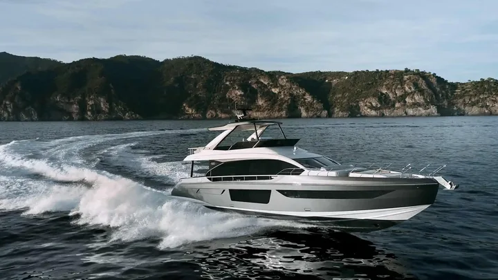 Azimut Fly 68 — official manufacturer image