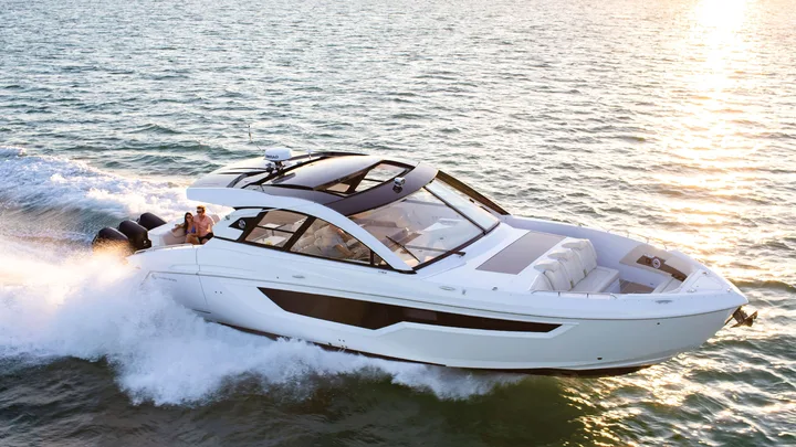 Cruisers Yachts 50 GLS — official manufacturer image