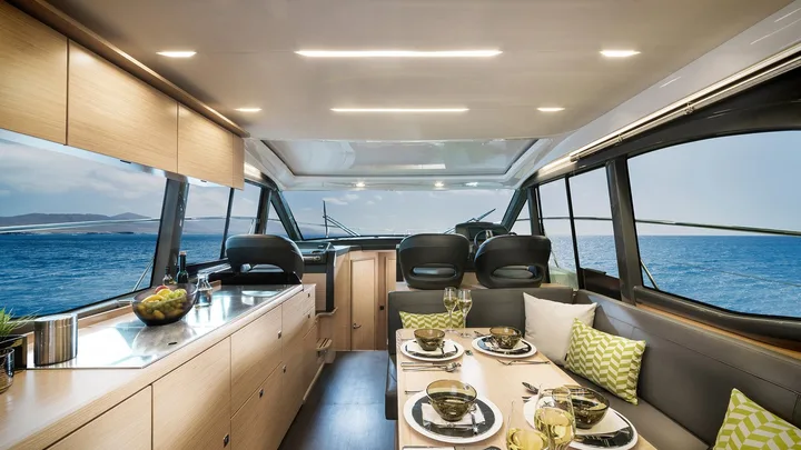 BAVARIA R40 — official manufacturer image