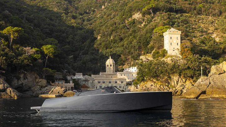 VanDutch 48 — official manufacturer image