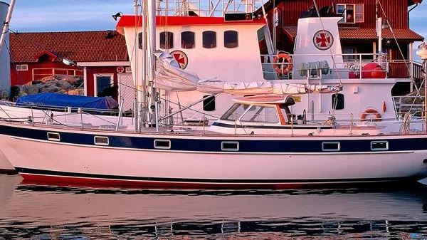 Hallberg-Rassy 49 — official manufacturer image