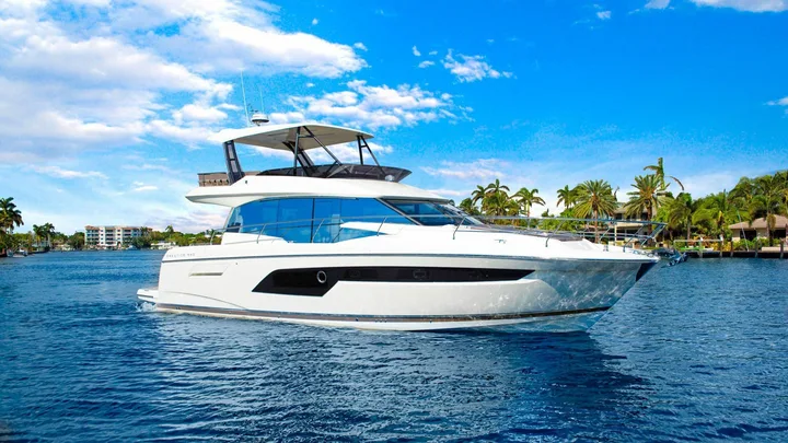 PRESTIGE 520 — official model image