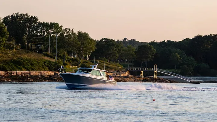 Sabre 43 Salon Express — official manufacturer image