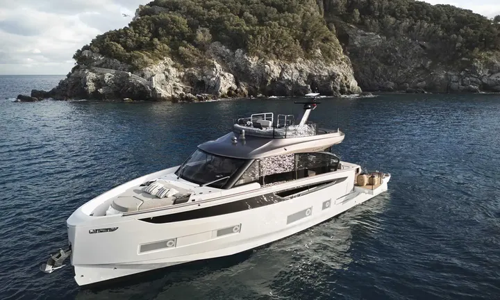 Azimut Seadeck 6 — official manufacturer image