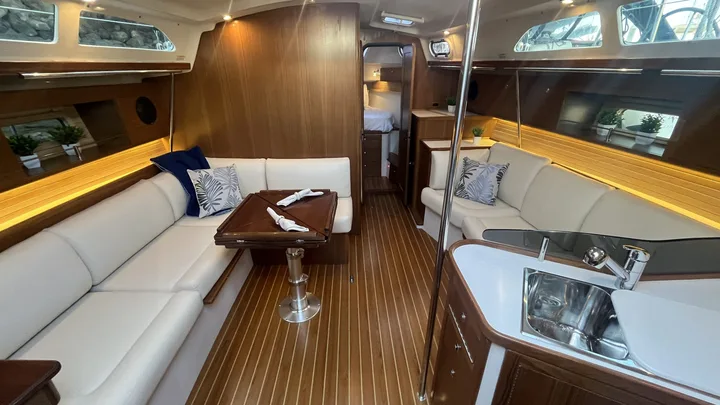Catalina 386 — official manufacturer image