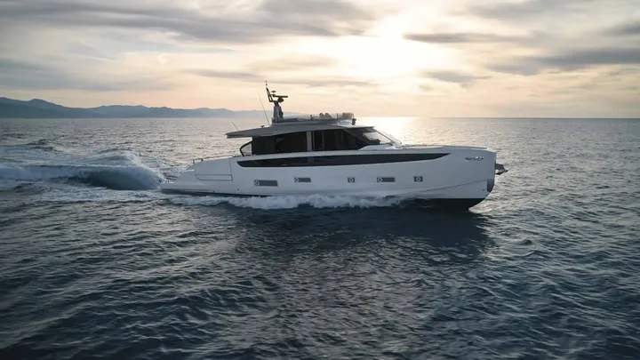 Azimut Seadeck 7 — official manufacturer image