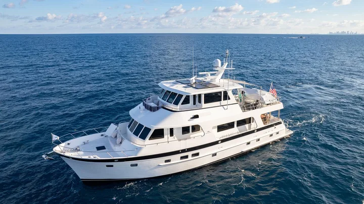 Outer Reef 740 Deluxbridge Motoryacht — official manufacturer image