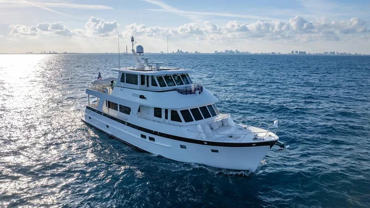 Outer Reef 720 Deluxbridge Motoryacht — official manufacturer image