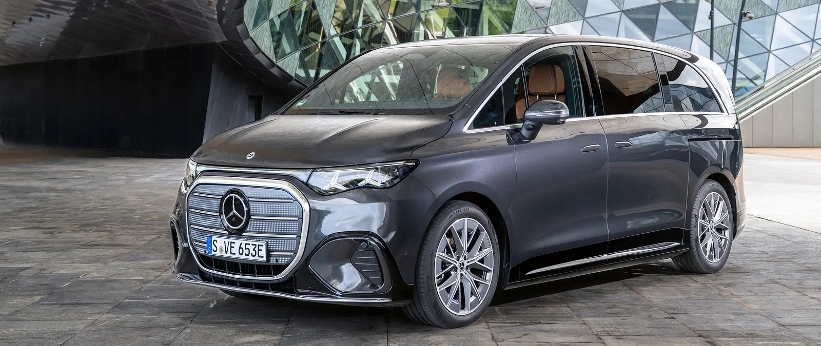 Mercedes VLE 400 4MATIC Adds 654km Range and 2.5-Tonne Towing to Electric Family Travel