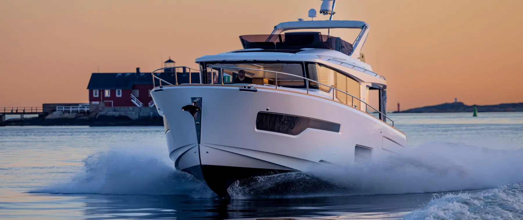 Official Nimbus 495 Flybridge image for LYG newsroom